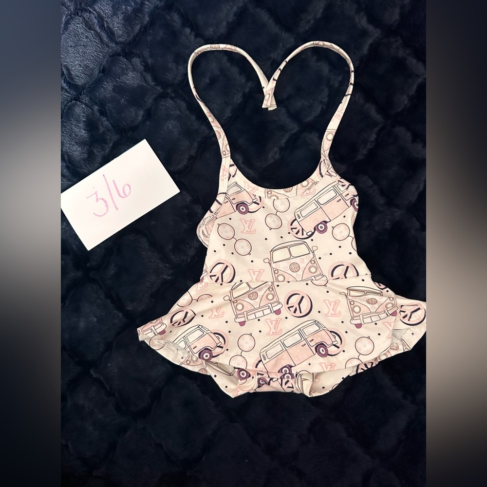 LV Baby skirted set